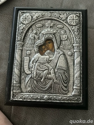 Ikone die die Mutter Gottes mit dem kleinen Jesus Kind darstellt