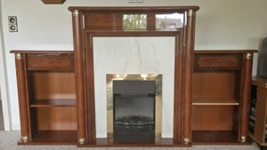 Kamin mit elektr.Feuer,Regale seitlich,heizt zusätzlich oder nur Flammenillustration,Gold Mahagoni