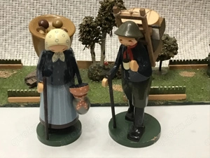 ERZGEBIRGE, 2 ältere Waldfiguren Höhe ca 12 cm