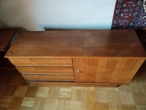 Sideboard in Nussbaum Bild 2