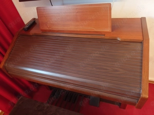 Verkaufe alte Orgel Farfisa-Prado inkl Sitzbank und Notenbücher-Liederbücher Bild 4