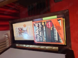 Verkaufe alte Orgel Farfisa-Prado inkl Sitzbank und Notenbücher-Liederbücher Bild 5