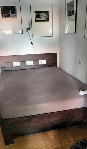  Wasserbett mit Holzunterbau