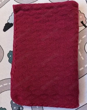 Merinowolle Decke von Disana in beere - Babydecke Erstlingsdecke Strickdecke Puckdecke