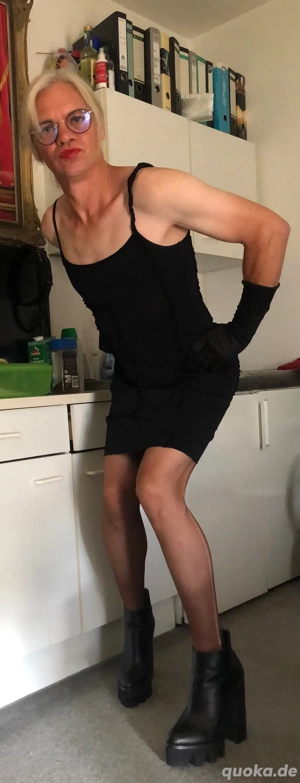 Tranvestit bietet Treffen gegen Honorar