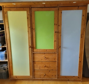 Kleiderschrank für Kinderzimmer