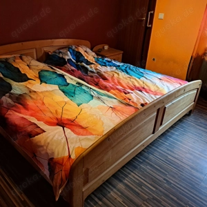Schlafzimmer massiv Holz Bild 2