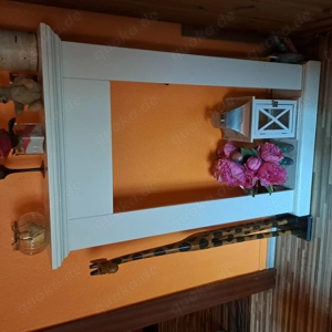 Schöner weißer Deko Kamin