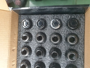 Schwarze Radmuttern Felgen Ford inkl. Sicherheitsschrauben Bild 8