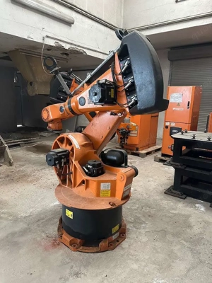 KUKA KR C1 6-Achs-Roboter 2x