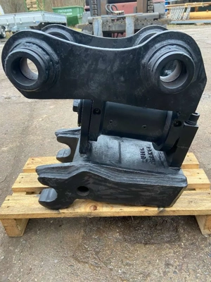 MS08 Powertilt 50mm Bolzen Kubota Takeuchi