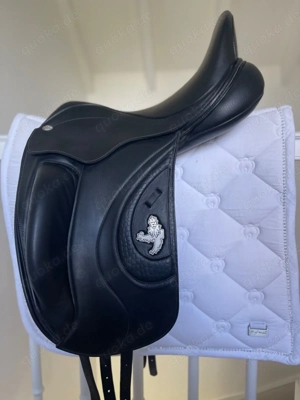 Dressursattel 17 Zoll schwarz Fairfax Weltklasse