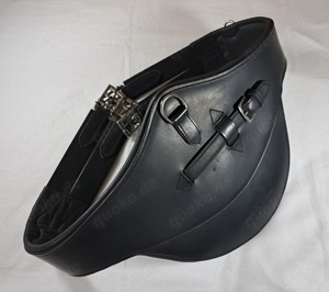 KIEFFER Sattelgurt Leder mit Stollenschutz   Bauchlatz NEU