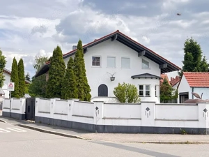 Freistehendes EFH mit Pool