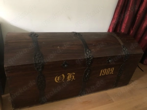 Antike große Holztruhe 