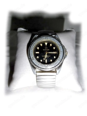 Große Armbanduhr von Mercedes