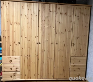 Großer Kleiderschrank nur noch bis heute