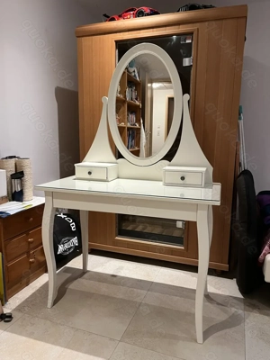 Schminktisch mit Spiegel