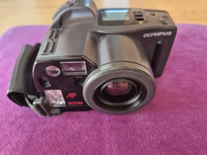 Olympus Lens Superzoom 38- 105 1:4,5-6 20,- und ferner eine Nikon F 70D