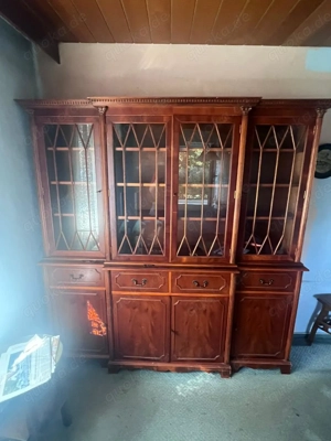 Exklusive Vitrine und Kommode aus echtem Eibenholz   Handgefertigte Schreinerarbeit, Rarität!