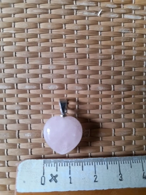 Herz-Anhänger aus hellem Rosenquarz Bild 4