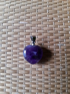 Schmuck: Herz-Anhänger aus violettem Amethyst