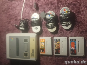 Super Nintendo Konsole + 3 Controller + 3 Spiele