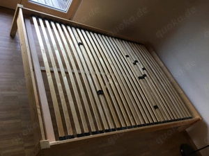 Bett 140 200 aus Massivholz inkl. Lattenrost   sofort abholbar Bild 3