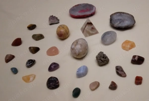 Heilsteinsammlung in diversen Größen und Formen