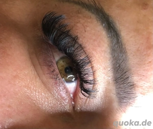 wimperverlängerung oder Aufüllung 