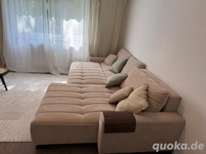 Schöne ausziehbare Couch in sehr gutem Zustand   VB