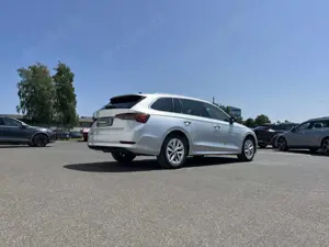 Skoda Octavia Combi 2.0 TDI DSG Style First Edition 156€ m. 20 Bild 5