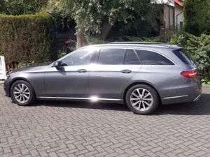 Mercedes-Benz E 200 d T-Model AHK/8-fach bereift/Standheiz/Kamera