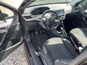 Peugeot 208 Active Bild 5