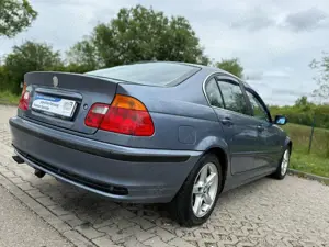 BMW 323 323i Automatik Tüv  03/2027 Bild 4