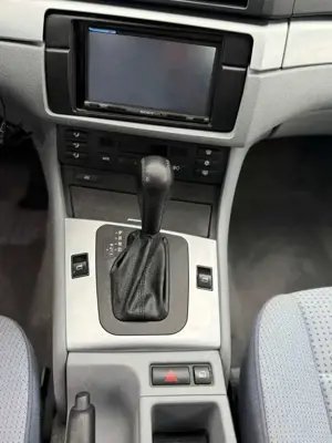 BMW 323 323i Automatik Tüv  03/2027 Bild 3