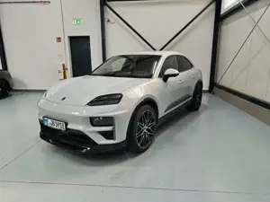 Porsche Macan Turbo Electric Bild 3