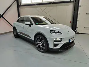 Porsche Macan Turbo Electric Bild 1