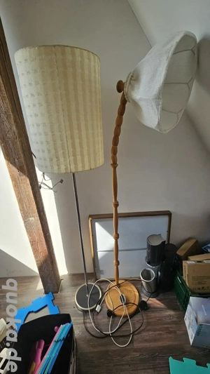 Stehlampe (die linke)