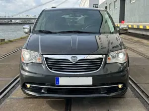 Lancia Voyager 2.8 MultiJet 16v Gold Automatik Bild 2