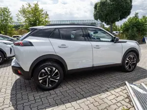 Peugeot 2008 1.2 Allure KLIMA PDC SHZ KAMERA NAVI LED Bild 3