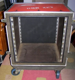 Verkaufe 19"Rack mit 11 HE Double-Door Flightcase mit Shockmount & Blue-Wheels  Bild 4