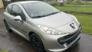 Peugeot 207 207 95 VTi Urban Move Bild 2