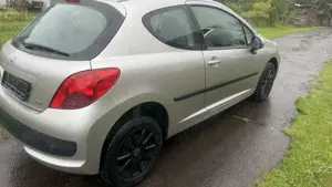 Peugeot 207 207 95 VTi Urban Move Bild 3