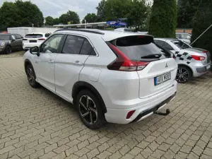 Mitsubishi Eclipse Cross PHEV Top 2.4 MIVEC 4WD NAVI AHK LED PANORAMA ACC S Bild 3