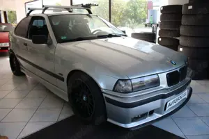 BMW 323