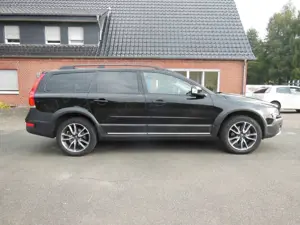 Volvo XC70 Momentum D4 AUTOMATIK/AHK/LEDER/NAV/XEN/18" Bild 2