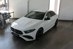 Mercedes-Benz A 200 AMG Premium Limousine 360 Kamera Night LED