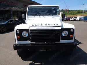 Land Rover Defender 90  Station Wagon Bild 2