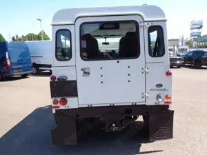 Land Rover Defender 90  Station Wagon Bild 5